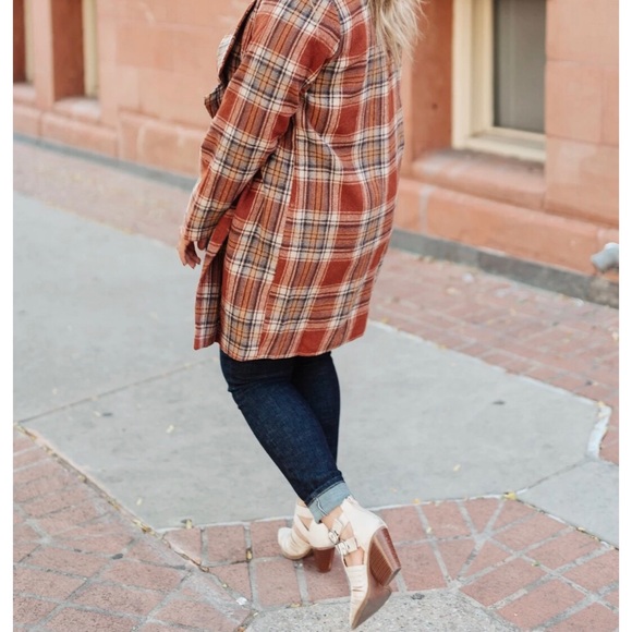‼️SOLD‼️ NWOT Gianni Bini Cut Out Block Heel Ankle Booties, Size: 6 Color: Cream - Picture 3 of 12